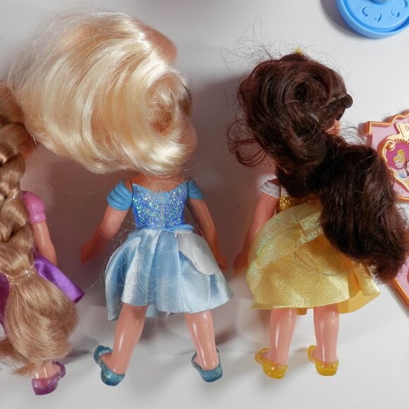 Disney Princess Petite 6" Dolls & Royal Carriage Set with Horses Belle Rapunzel - Picture 8 of 11